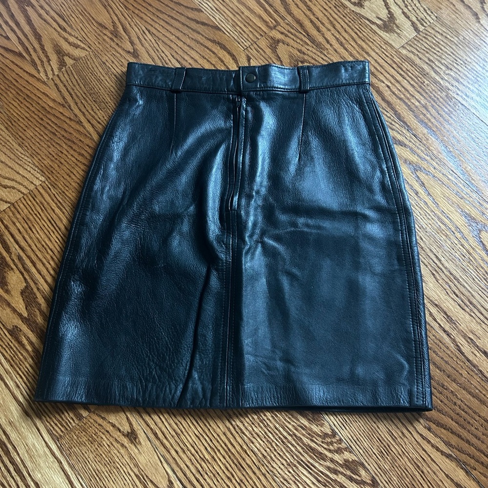 Elegant Black Leather Pencil Skirt